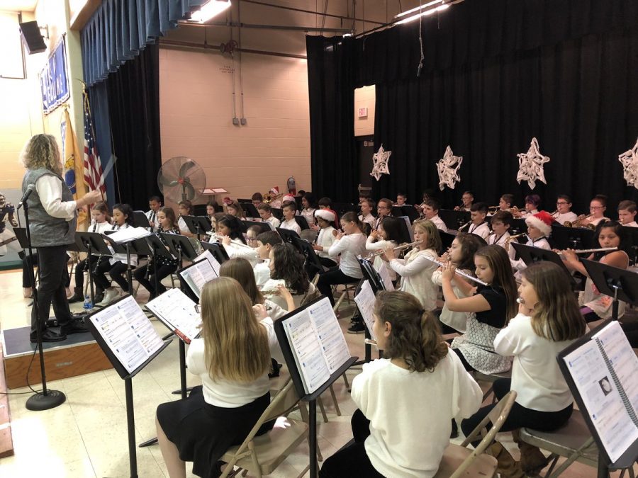 Newbury Elementary Schools fourth grade band rehearses.