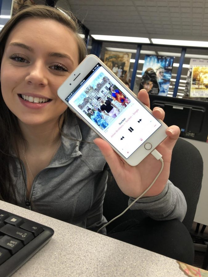 Junior Maggie Bowen listening to the the new Jonas Brothers song right after its released
