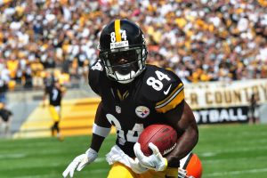 Antonio Brown runs the ball up the field for the Steelers