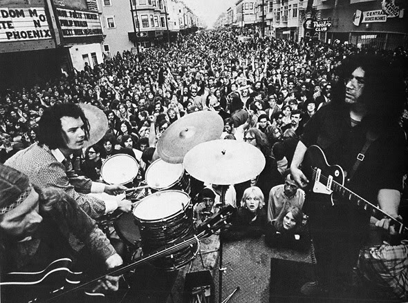 The Grateful Dead closing a whole street with their last free concert in 03/03/1968. 