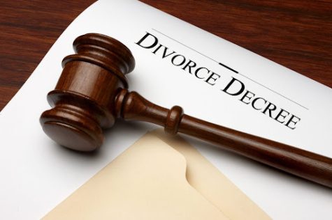 Picture of divorce papers